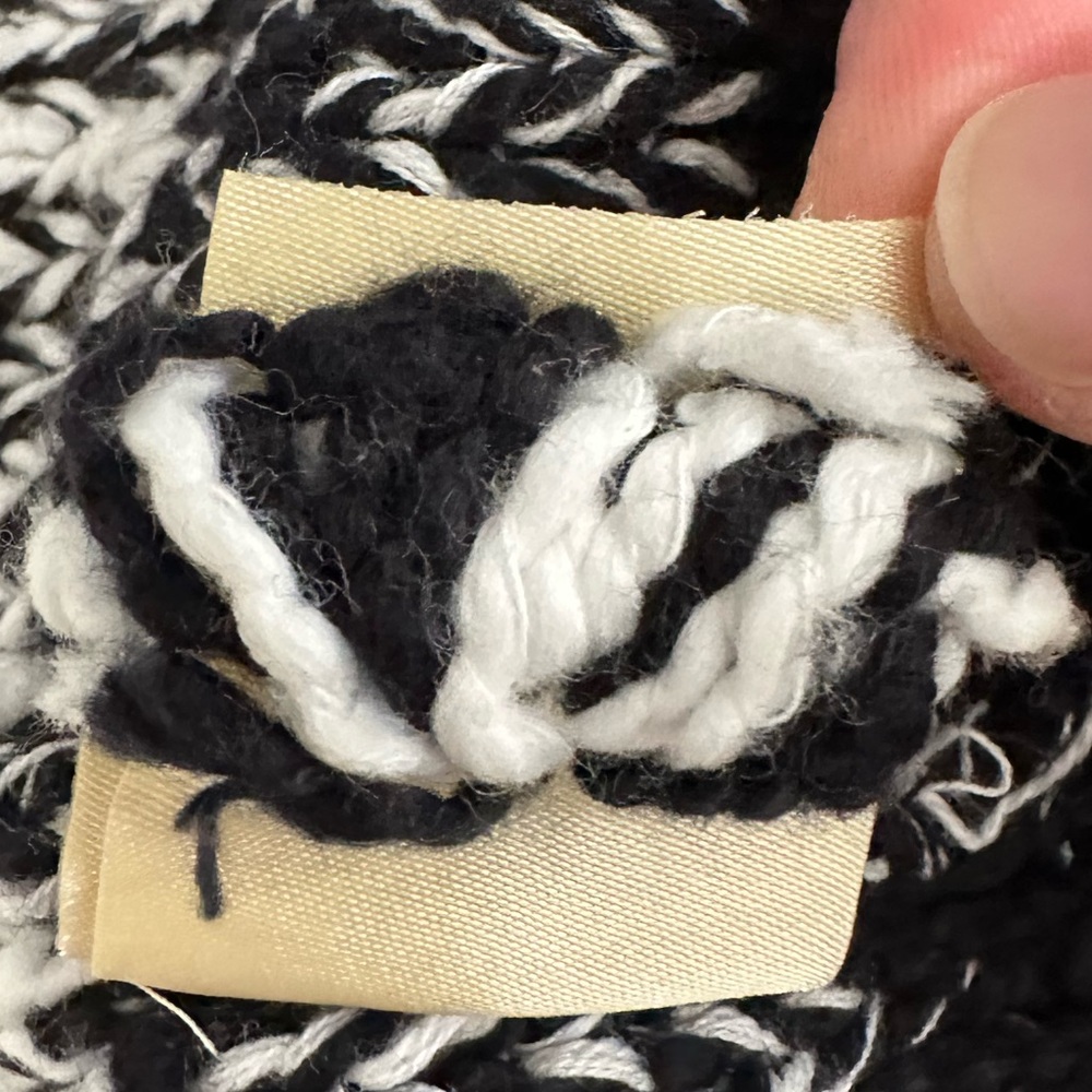Anthropologie NWOT Akemi + Kin Black White Ombré Chunky Knit Cardigan - Picture 11 of 16